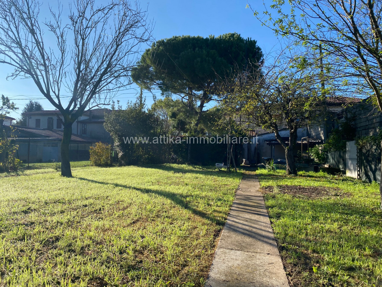 Bifamiliare in Vendita a Este