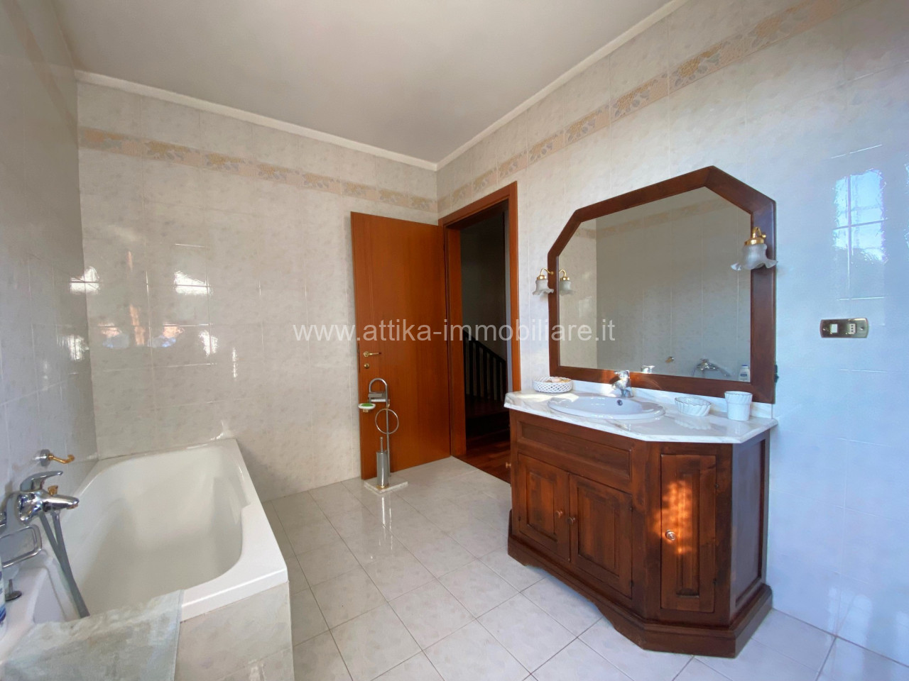 Bifamiliare in Vendita a Este