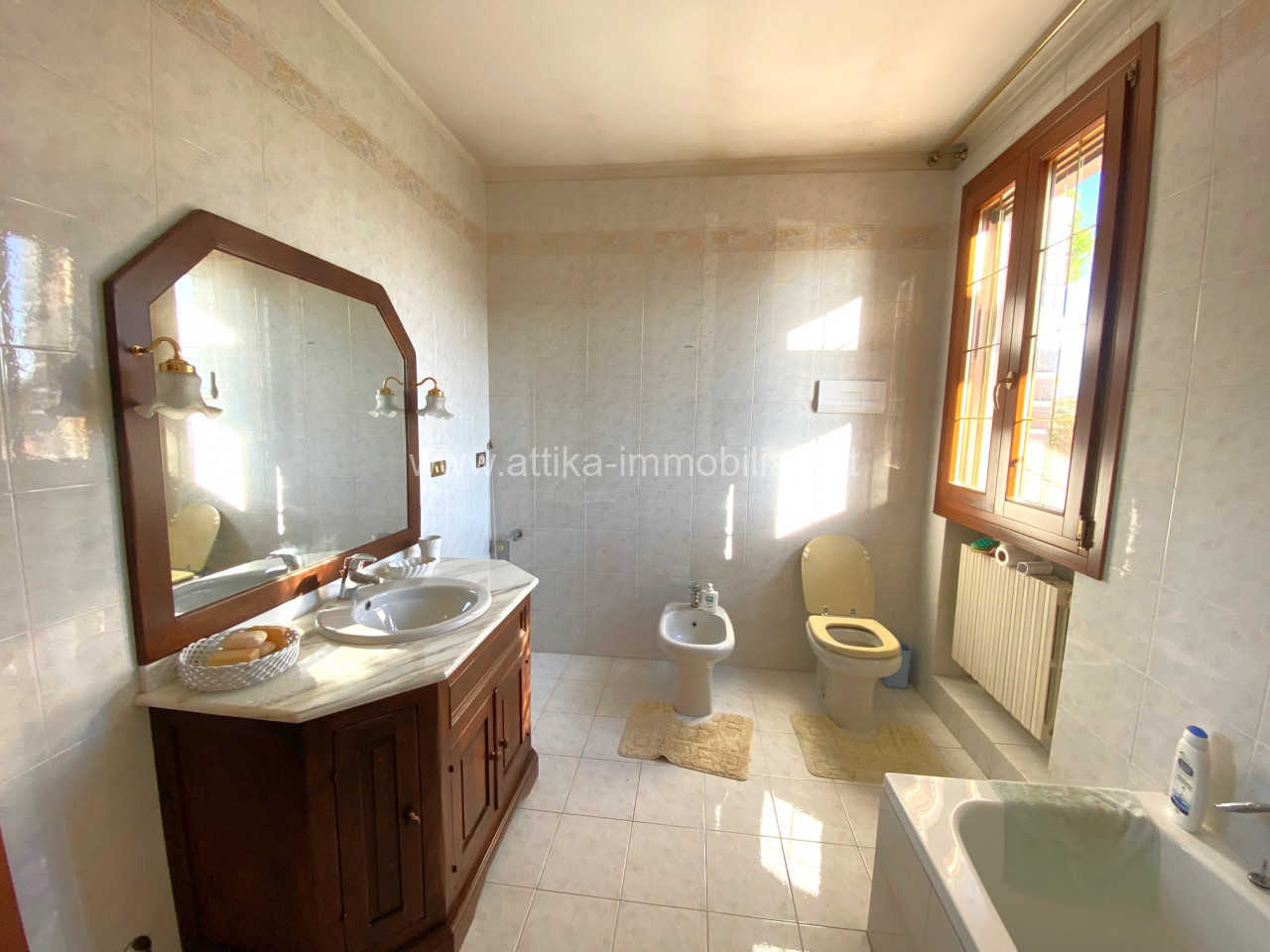 Bifamiliare in Vendita a Este