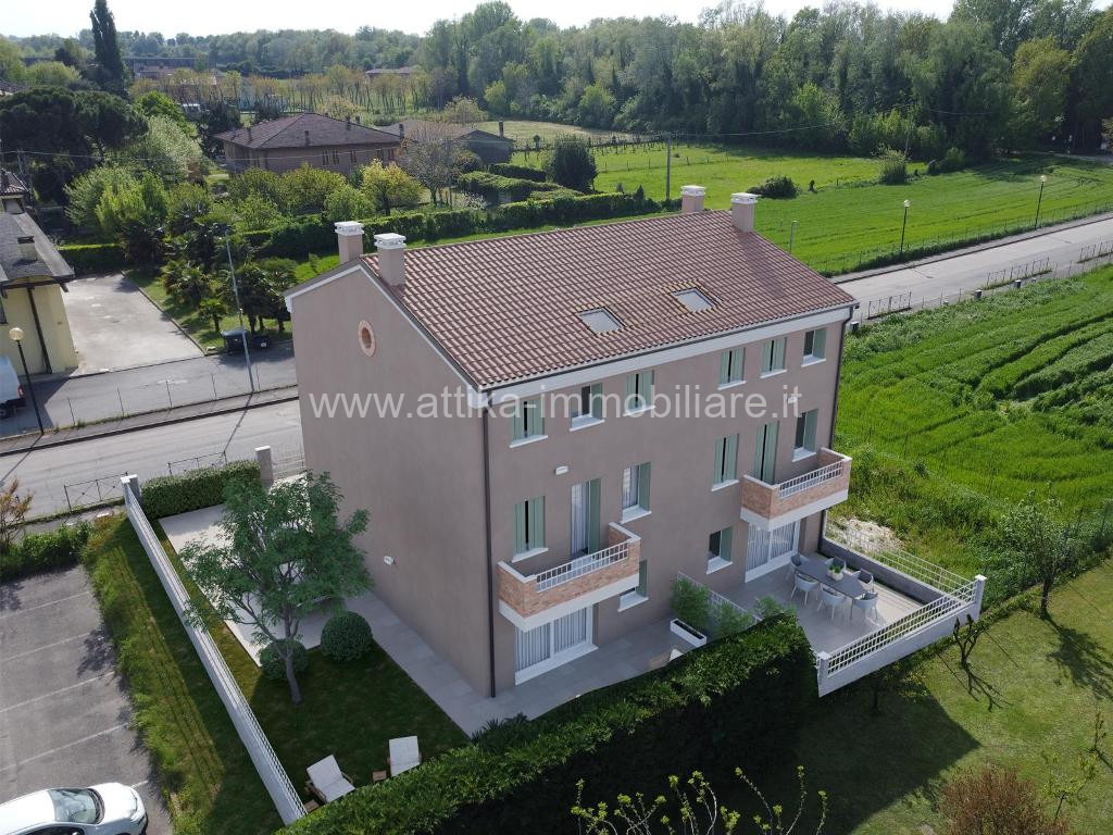 Bifamiliare in Vendita a Este