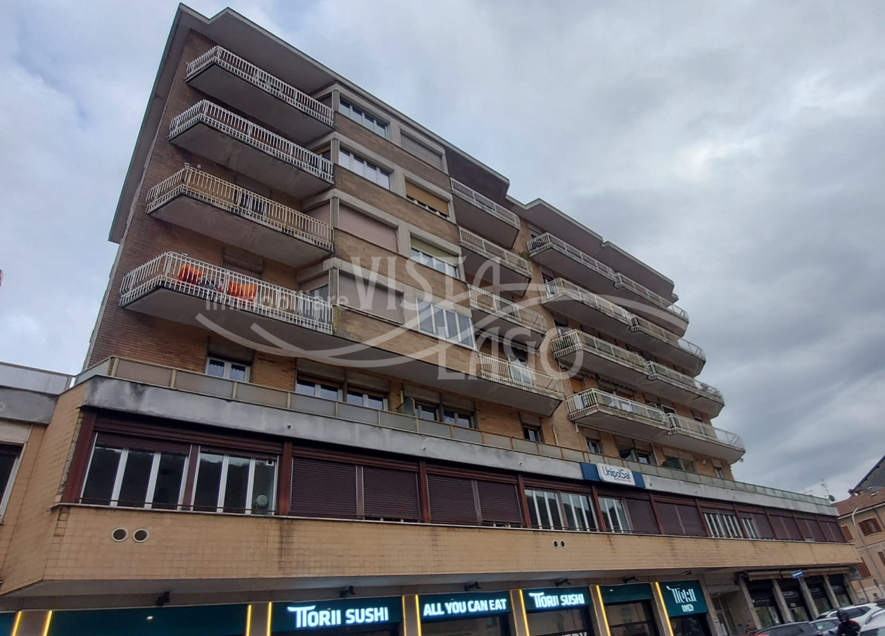 MONOLOCALE RISTRUTTURATO E ARREDATO IN VIALE INNOCENZO