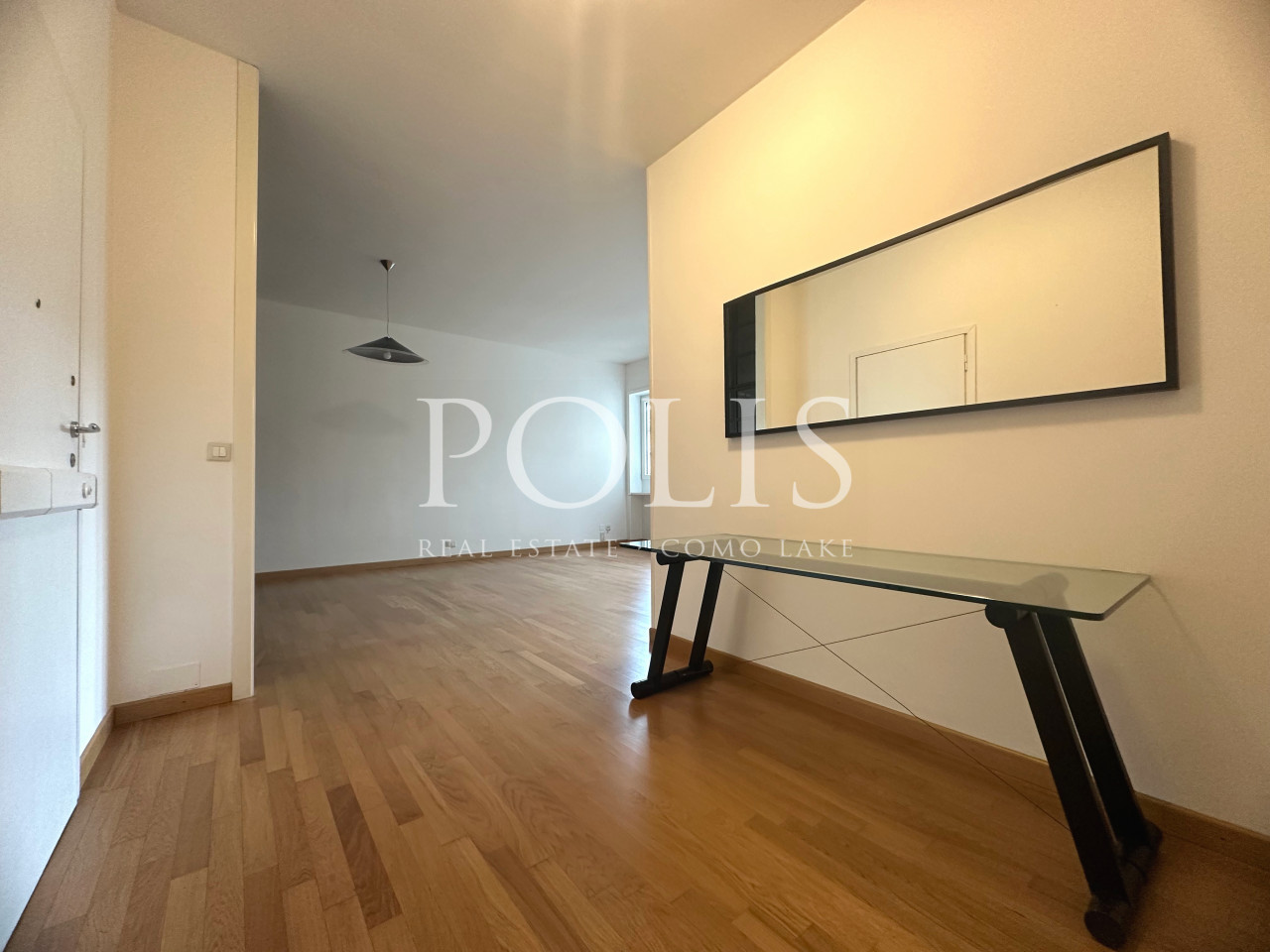 ELEGANT APARTMENT WITH GARAGE NEAR THE LAKEFRONT