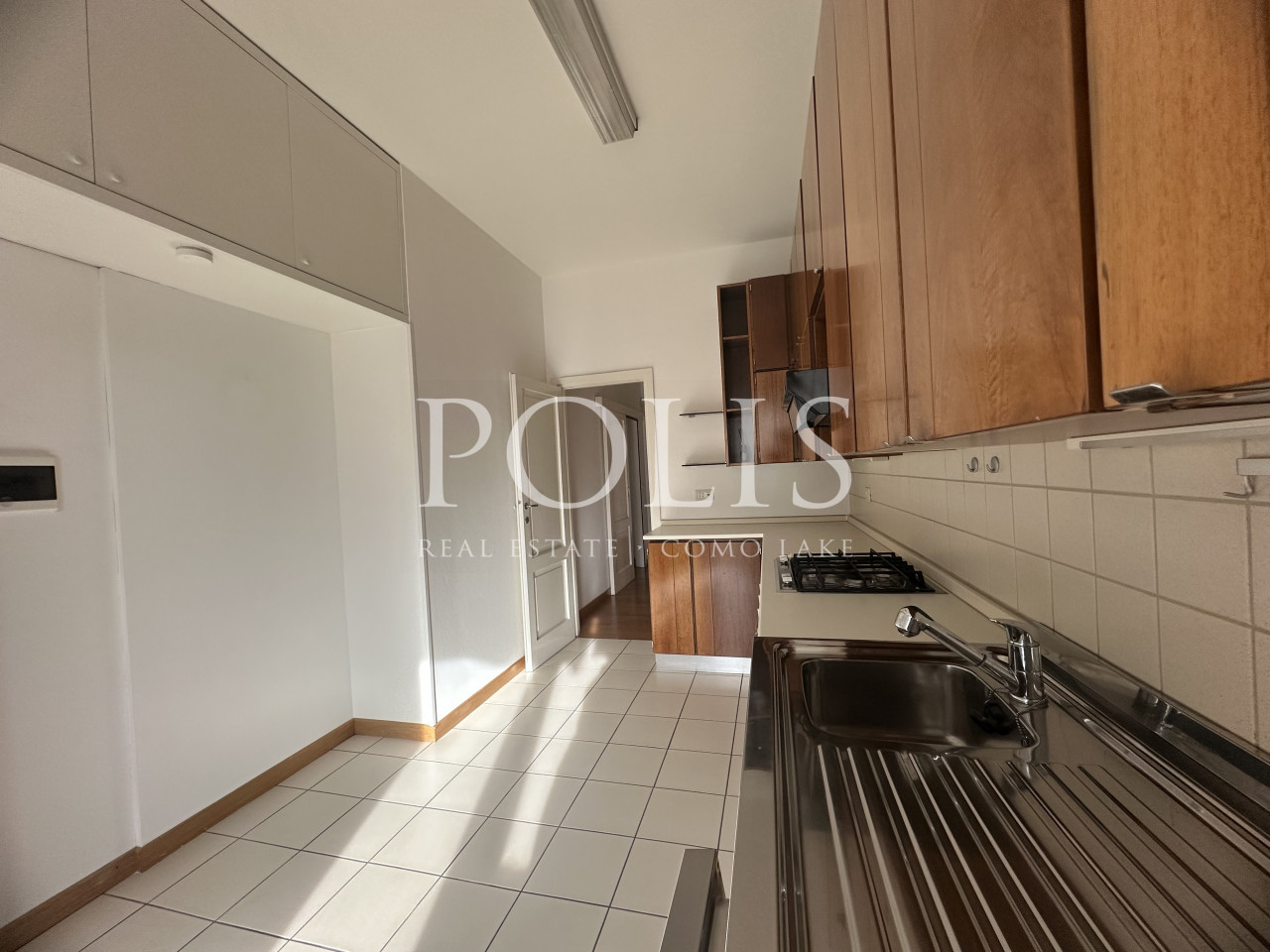 ELEGANT APARTMENT WITH GARAGE NEAR THE LAKEFRONT