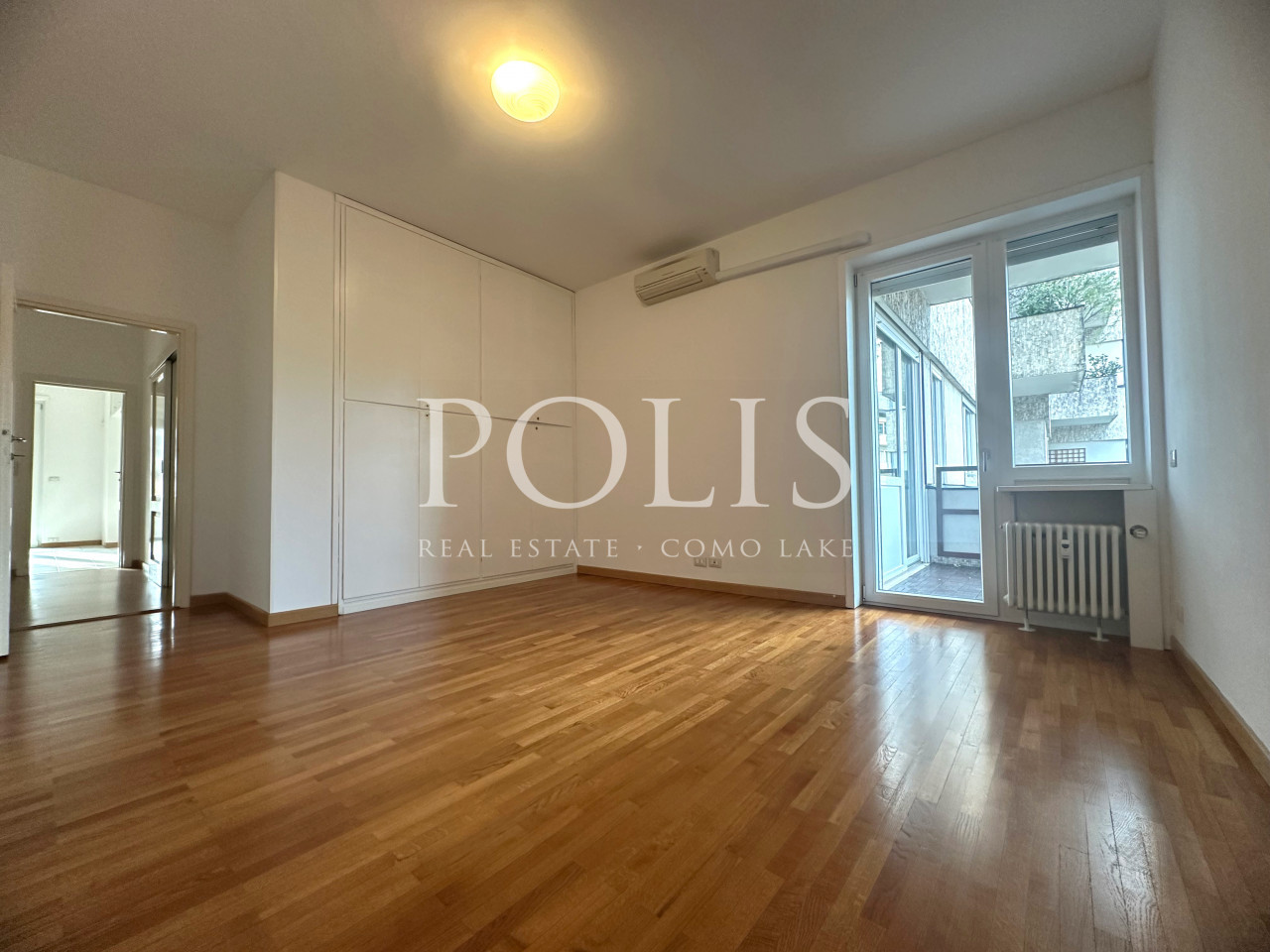 ELEGANT APARTMENT WITH GARAGE NEAR THE LAKEFRONT