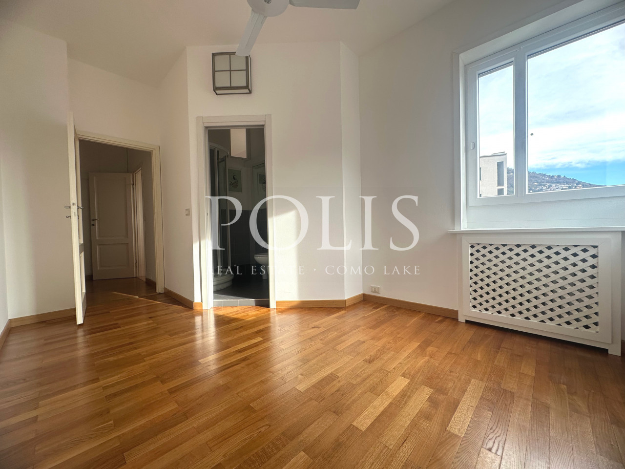 ELEGANT APARTMENT WITH GARAGE NEAR THE LAKEFRONT