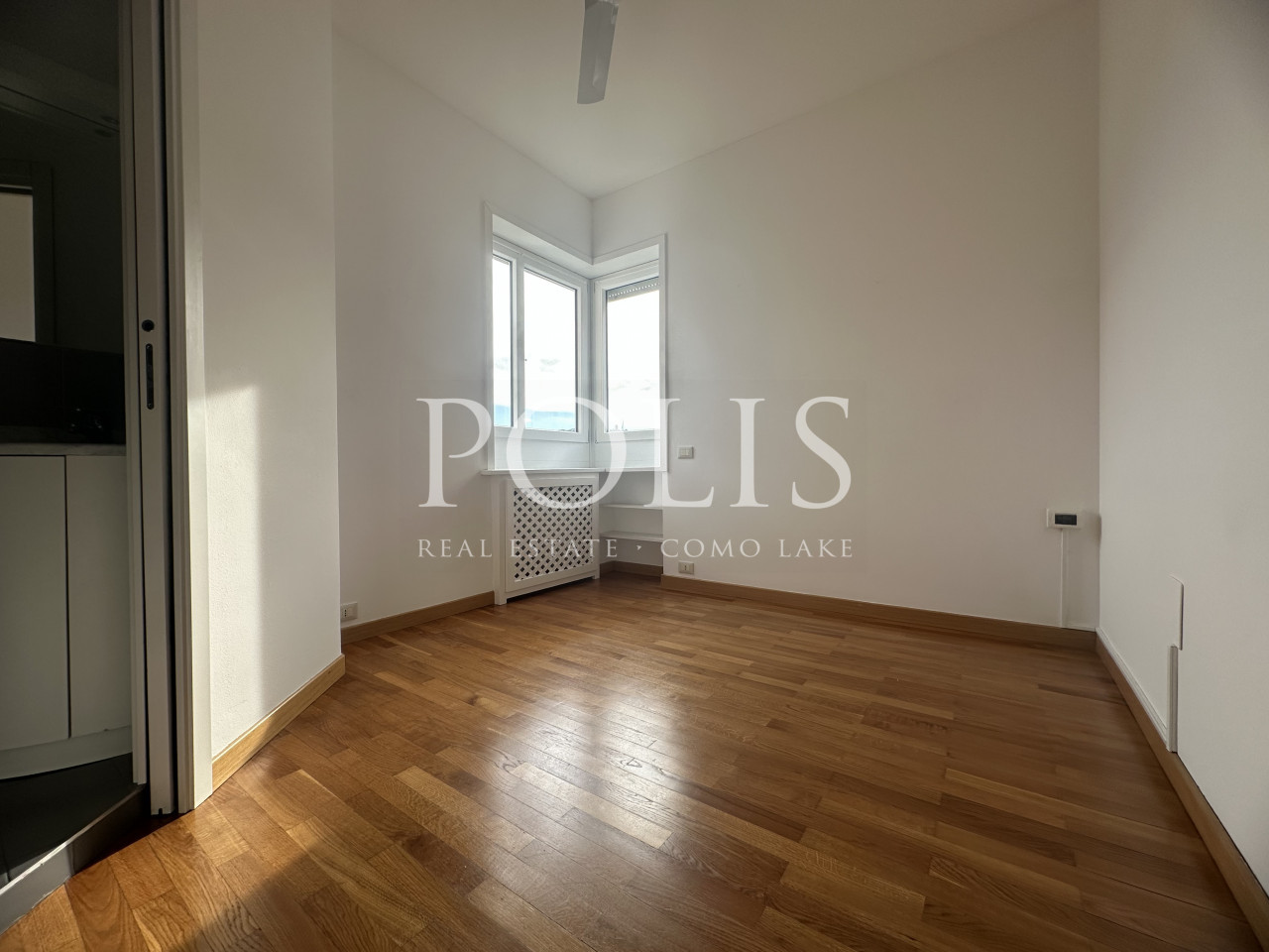 ELEGANT APARTMENT WITH GARAGE NEAR THE LAKEFRONT