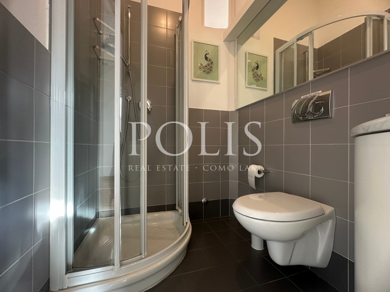 ELEGANT APARTMENT WITH GARAGE NEAR THE LAKEFRONT