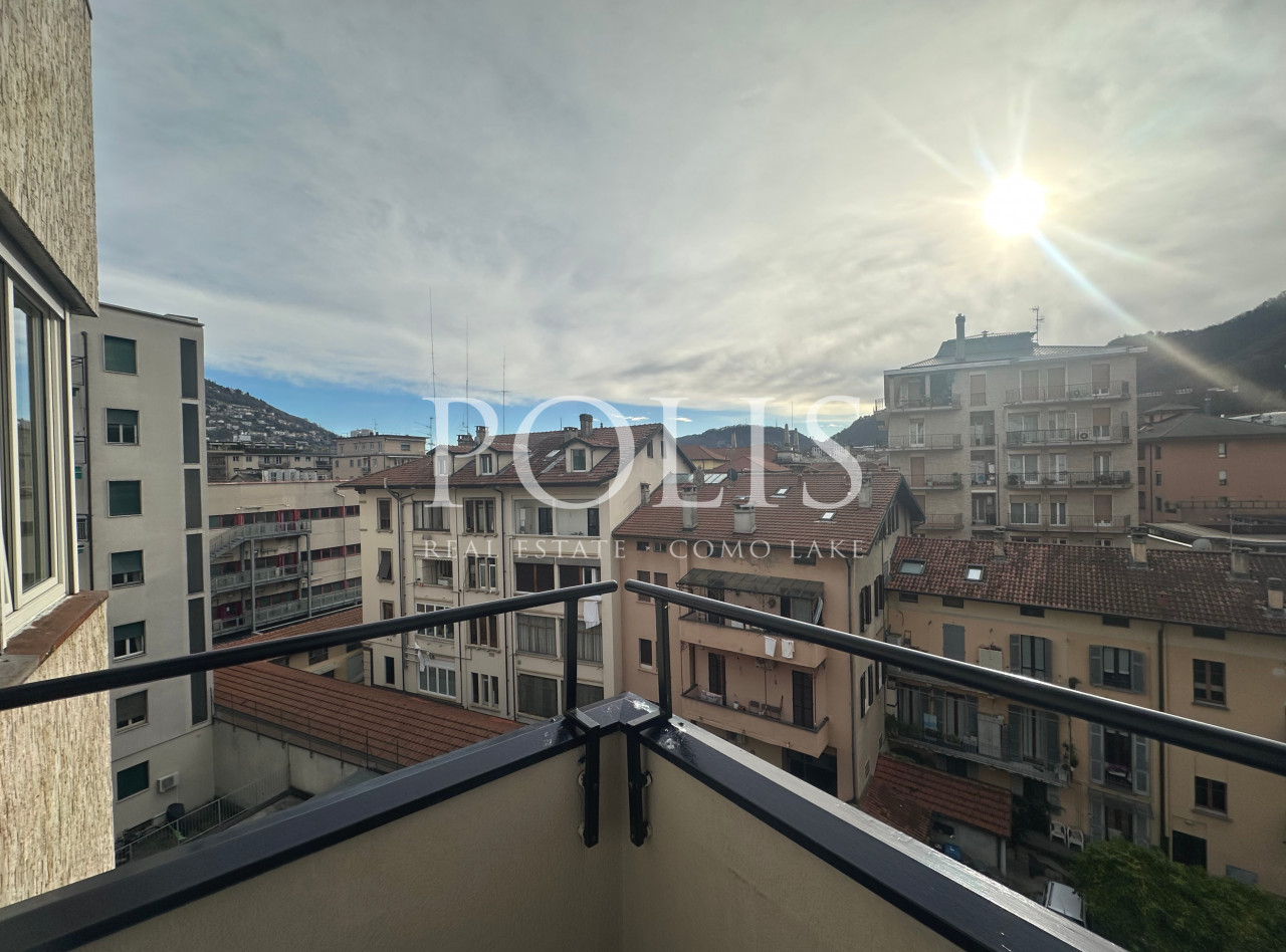 ELEGANT APARTMENT WITH GARAGE NEAR THE LAKEFRONT