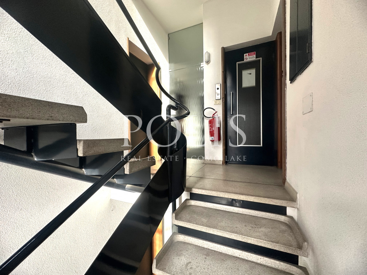 ELEGANT APARTMENT WITH GARAGE NEAR THE LAKEFRONT