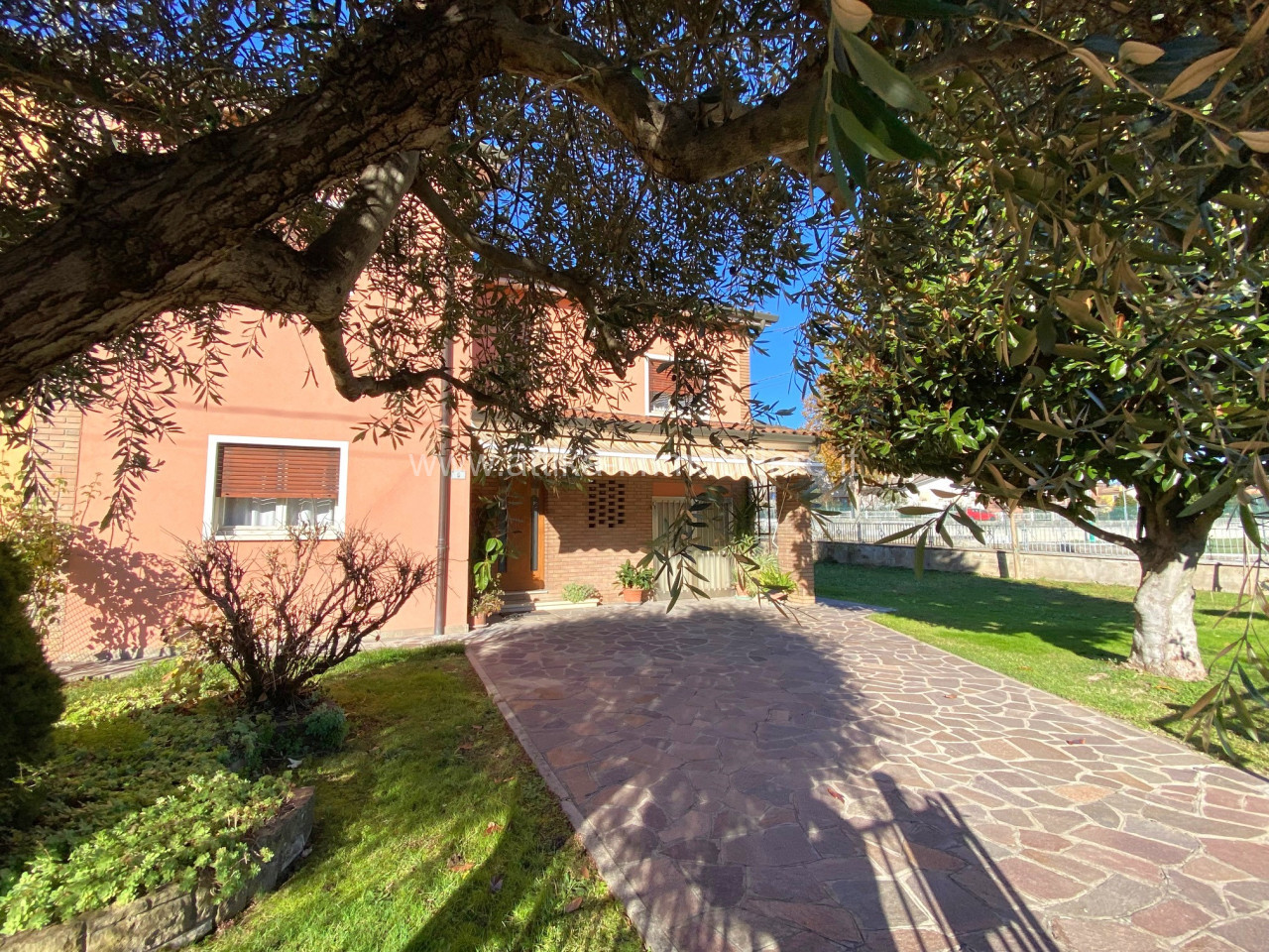 Bifamiliare in Vendita a Lozzo Atestino