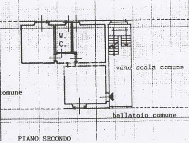 THREE-ROOM APARTMENT IN A RESIDENTIAL SETTING WITH PLENTY OF PARKING IN CERNOBBIO