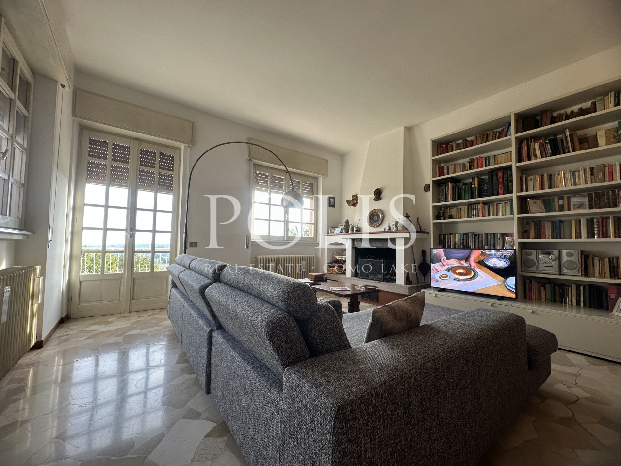 BELLA E AMPIA VILLA DA RISTRUTTURARE CON GIARDINO E VISTA SUL LAGO DI PUSIANO