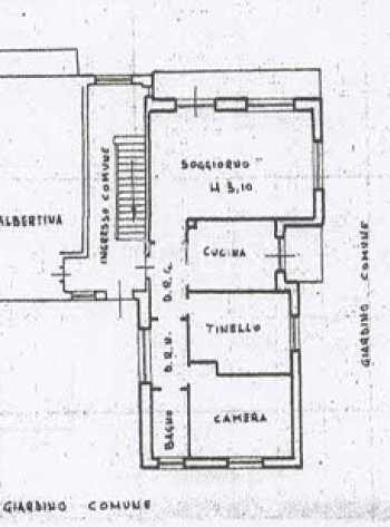 BELLA E AMPIA VILLA DA RISTRUTTURARE CON GIARDINO E VISTA SUL LAGO DI PUSIANO