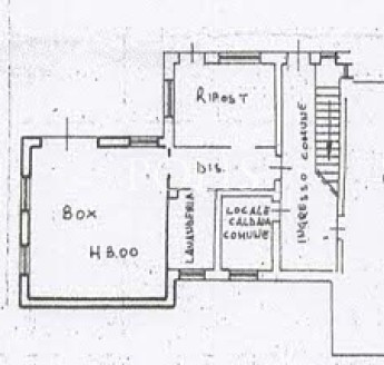 BELLA E AMPIA VILLA DA RISTRUTTURARE CON GIARDINO E VISTA SUL LAGO DI PUSIANO