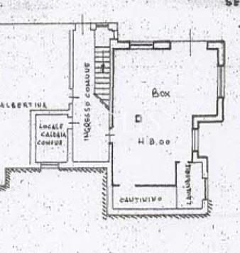 BELLA E AMPIA VILLA DA RISTRUTTURARE CON GIARDINO E VISTA SUL LAGO DI PUSIANO
