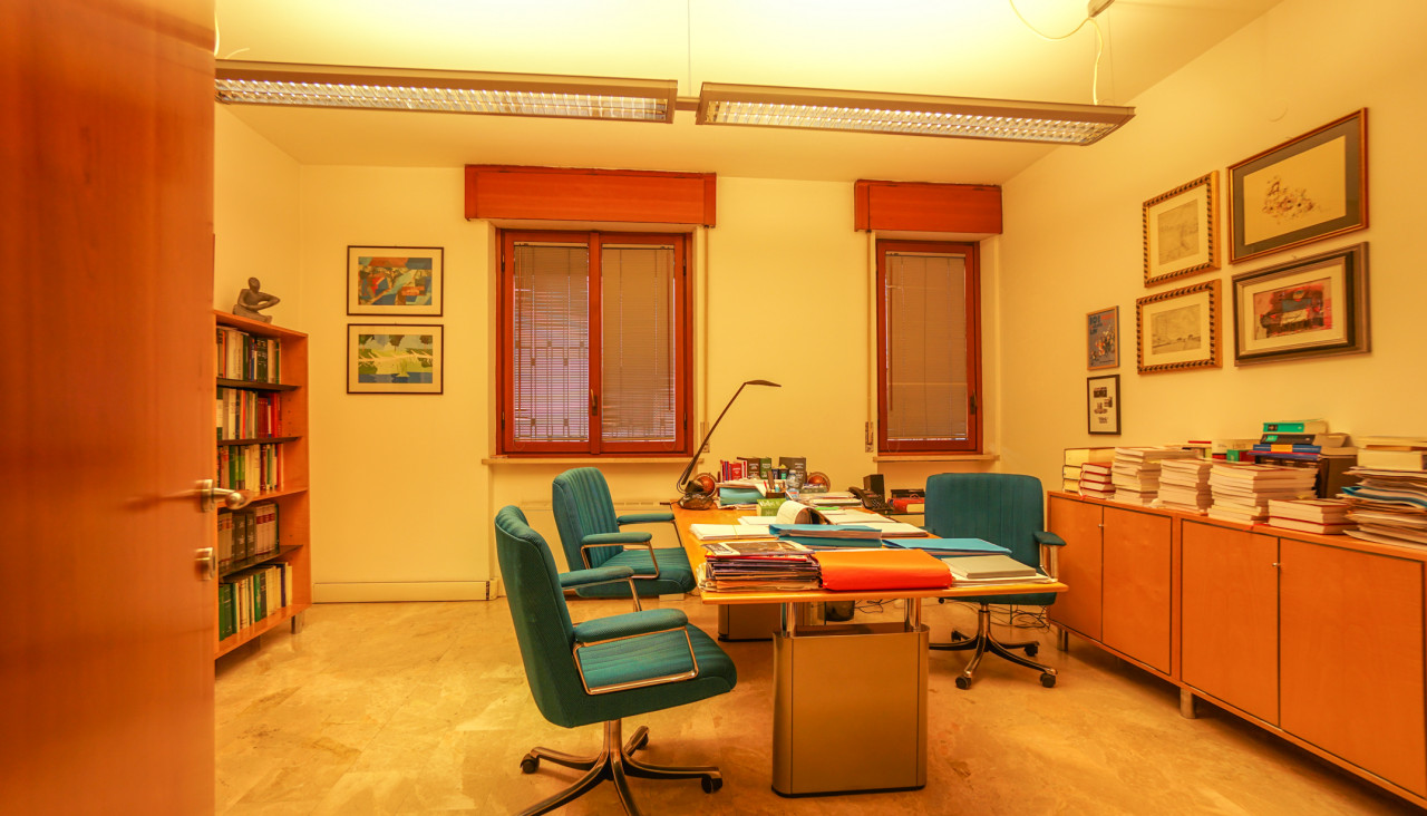 Ufficio al piano primo con due posti auto - corso Porta nuova verona in affitto a Verona — foto 4
