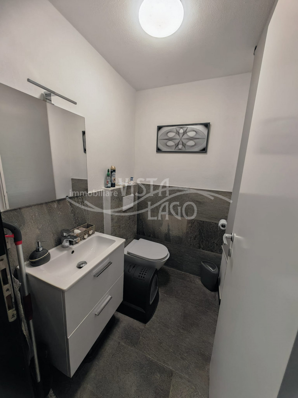 IN POSIZIONE TRANQUILLA VILLA UNIFAMILIARE CON GIARDINO COMPLETAMENTE RISTRUTTURATA