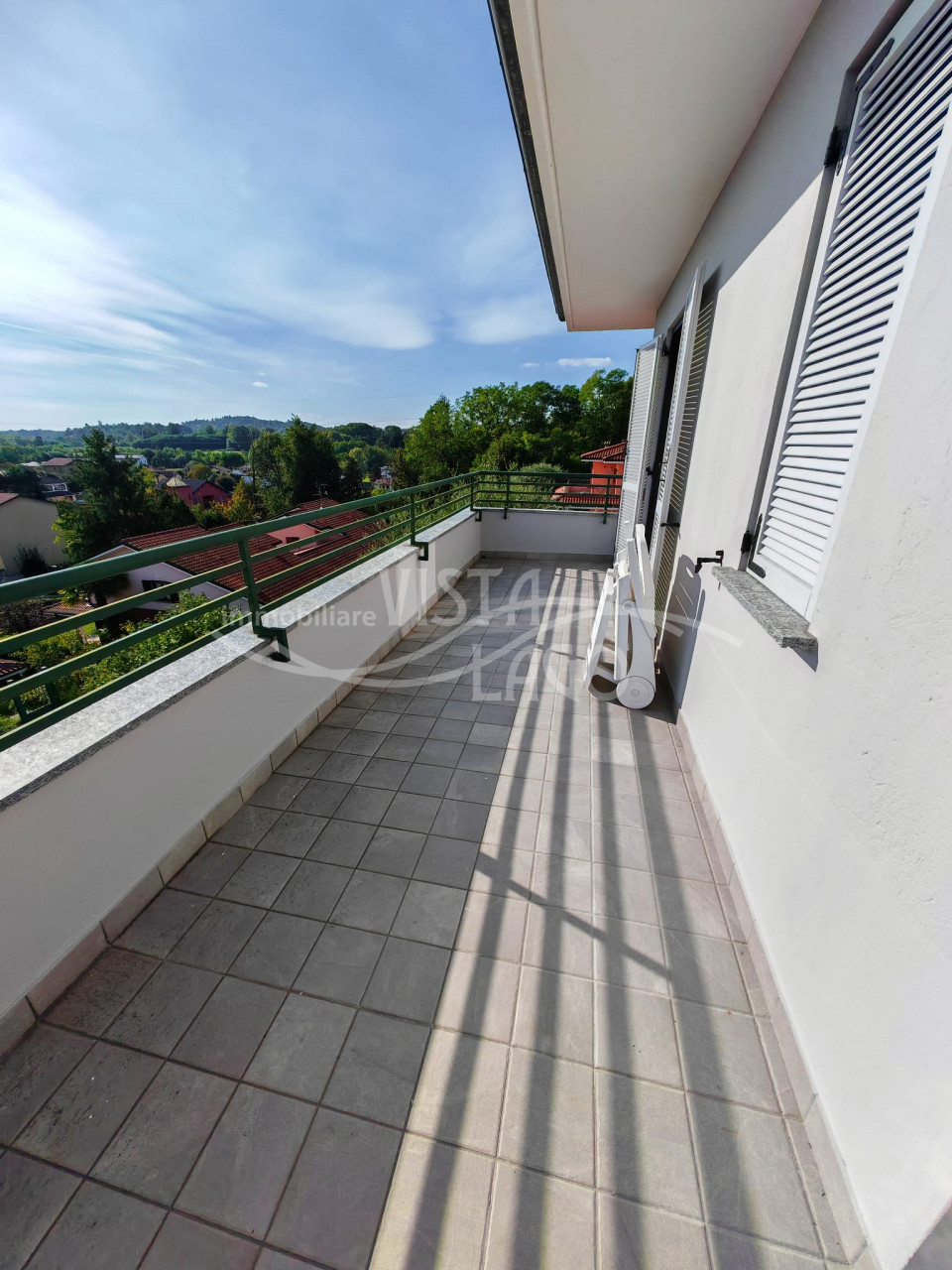 IN POSIZIONE TRANQUILLA VILLA UNIFAMILIARE CON GIARDINO COMPLETAMENTE RISTRUTTURATA