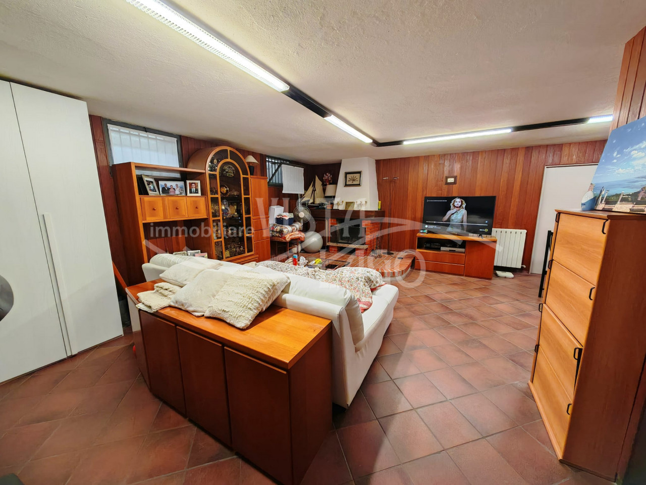 IN POSIZIONE TRANQUILLA VILLA UNIFAMILIARE CON GIARDINO COMPLETAMENTE RISTRUTTURATA