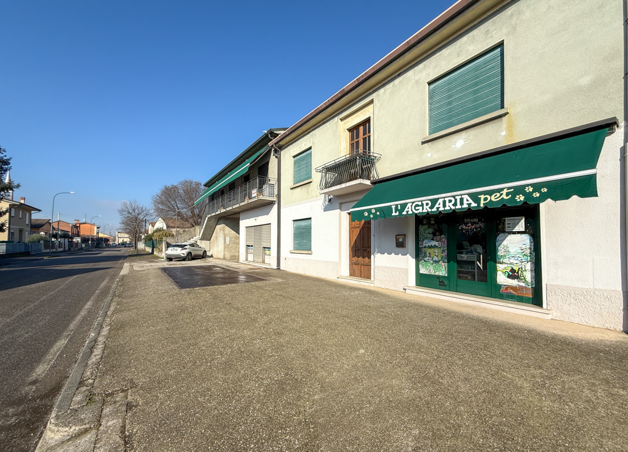 Abitazione, negozio, ufficio, magazzini e tettoie in vendita a Arcole — foto 3