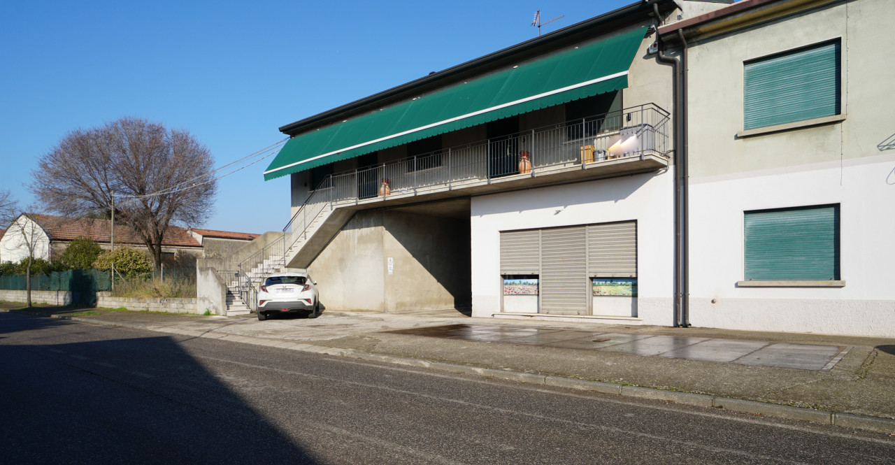 Abitazione, negozio, ufficio, magazzini e tettoie in vendita a Arcole — foto 5