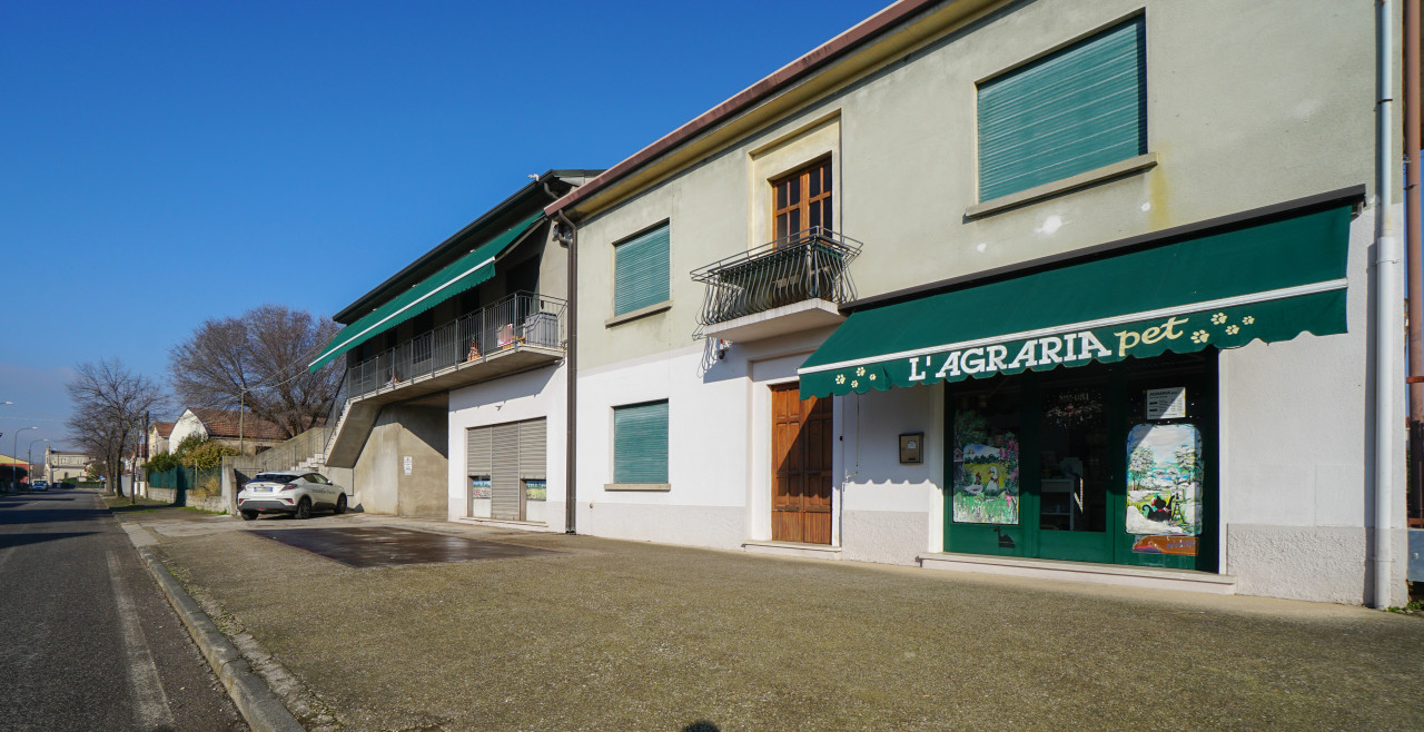 Abitazione, negozio, ufficio, magazzini e tettoie in vendita a Arcole — foto 6