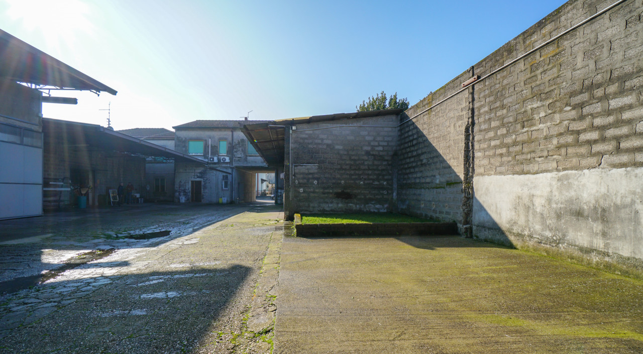Abitazione, negozio, ufficio, magazzini e tettoie in vendita a Arcole — foto 14