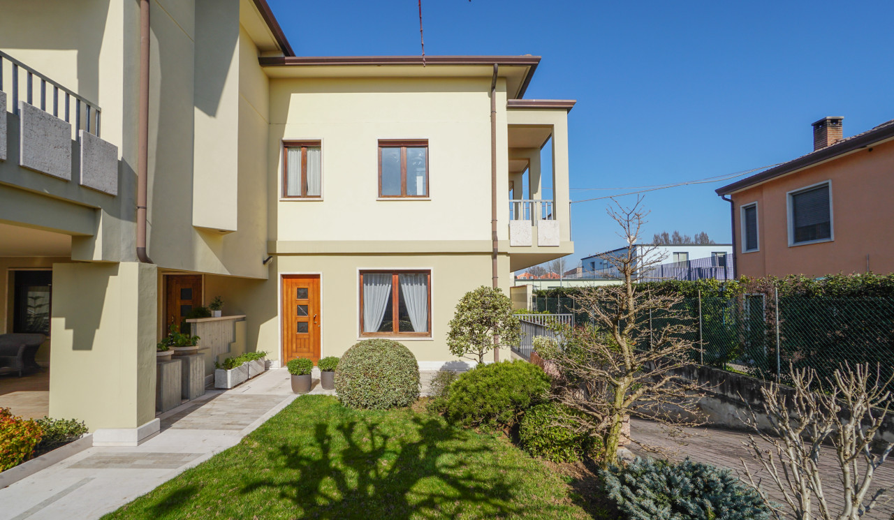 Porzione di bifamiliare in vendita, in centro a San Bonifacio in vendita a San Bonifacio — foto 1
