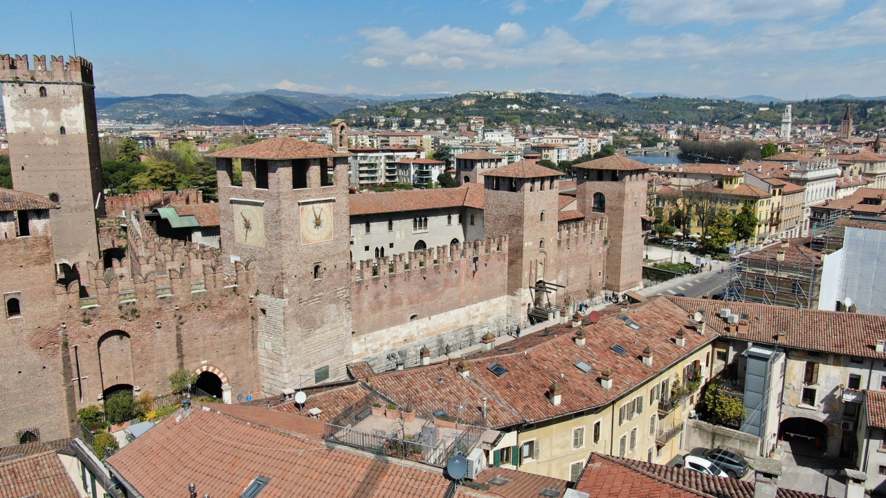Attico con terrazzo - verona castelvecchio in vendita a Verona — foto 1