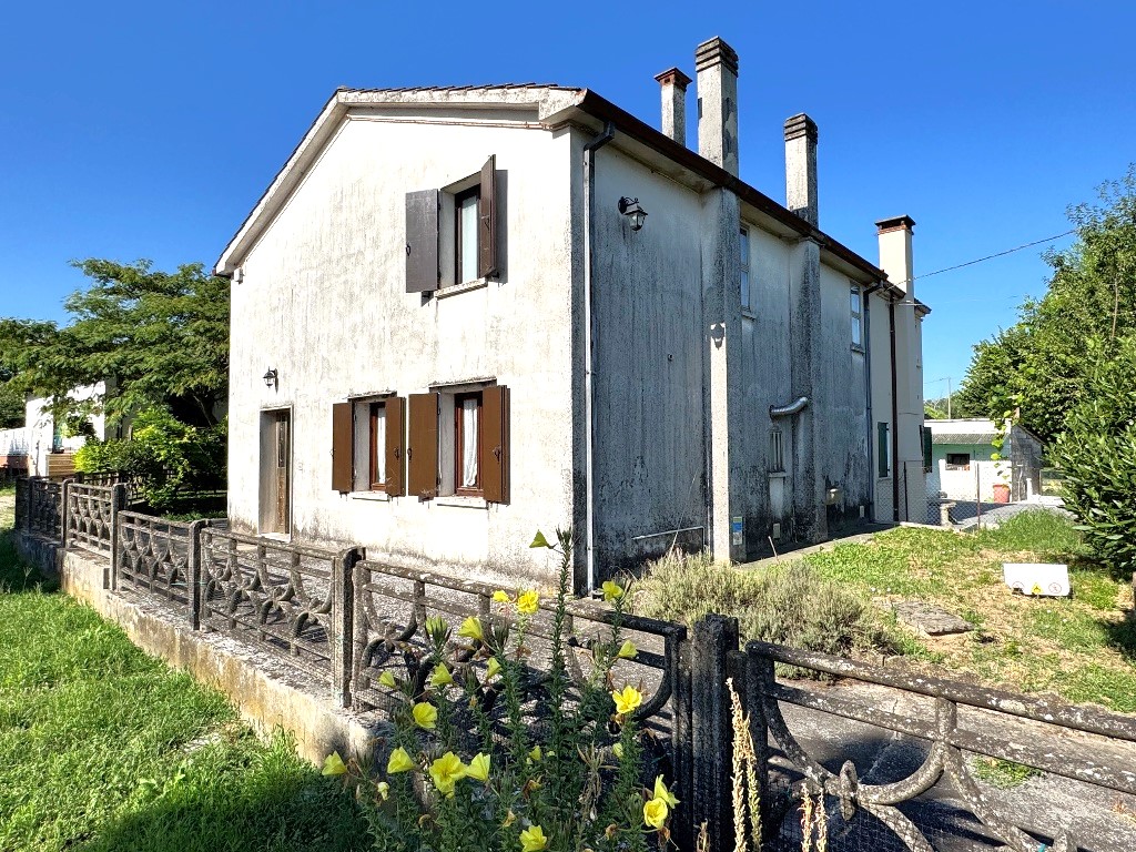 Bifamiliare in Vendita a Borgo Veneto