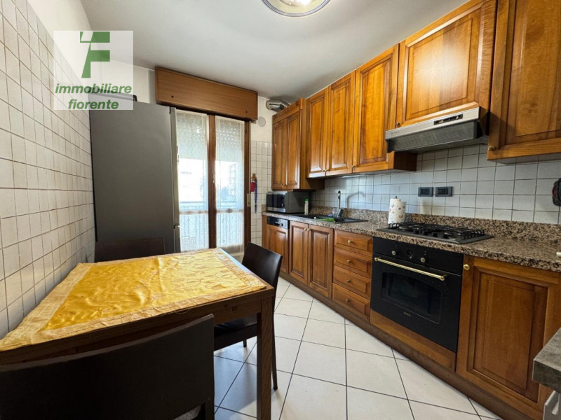 In quartiere residenziale, palazzina di 12 unità dotata di ascensore bell'appartamento al 1° pian...