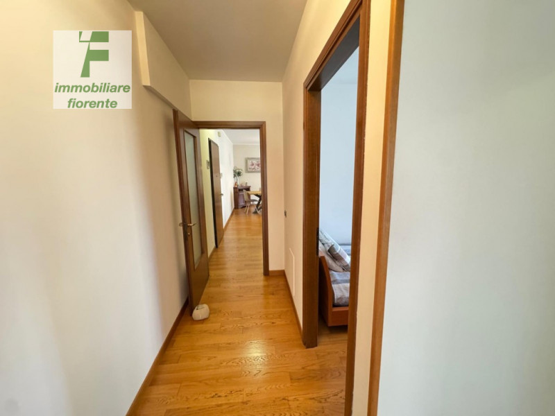 In quartiere residenziale, palazzina di 12 unità dotata di ascensore bell'appartamento al 1° pian...