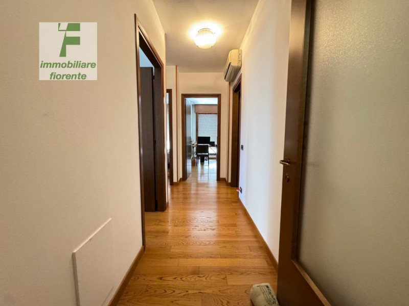 In quartiere residenziale, palazzina di 12 unità dotata di ascensore bell'appartamento al 1° pian...