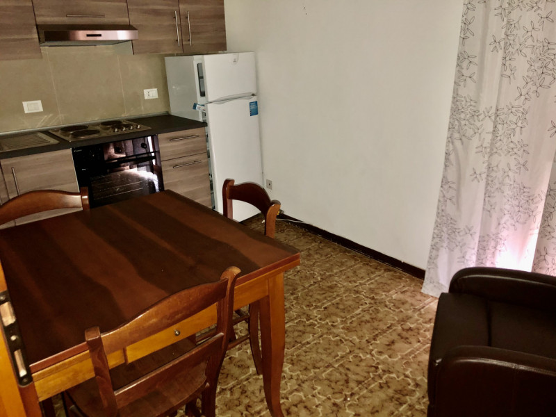 PIAZZALE PONTECORVO - CENTRO/OSPEDALE 
Mini-appartamento sito all'ultimo piano con ascensore, arr...