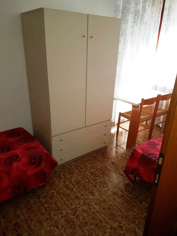 PIAZZALE PONTECORVO - CENTRO/OSPEDALE 
Mini-appartamento sito all'ultimo piano con ascensore, arr...