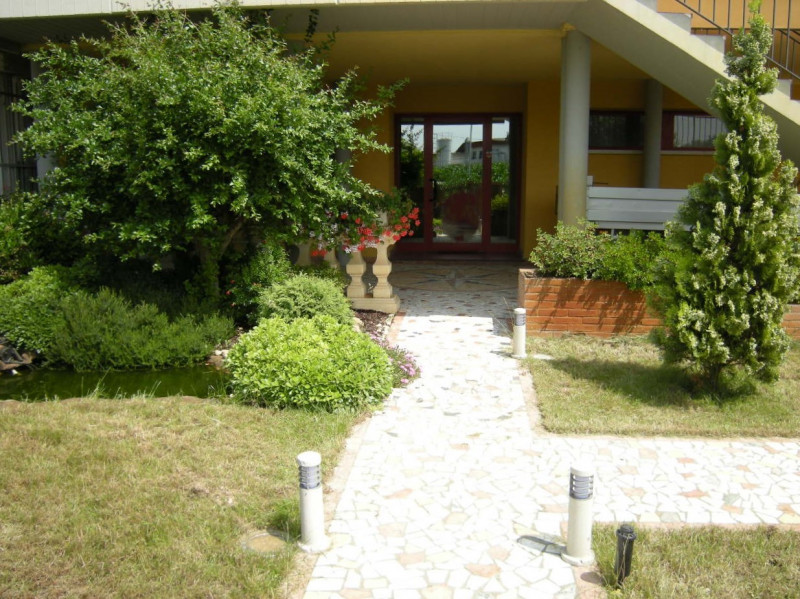 CAMPIGLIA dei BERICI: In posizione comoda al centro paese e alla S.s. Riviera Berica, proponiamo ...