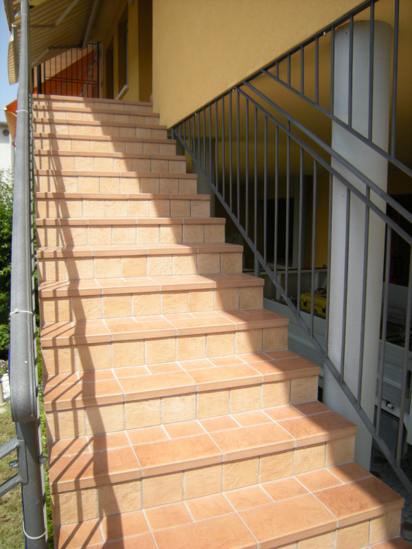 CAMPIGLIA dei BERICI: In posizione comoda al centro paese e alla S.s. Riviera Berica, proponiamo ...