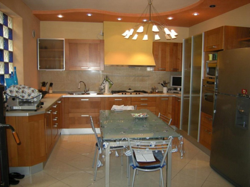 CAMPIGLIA dei BERICI: In posizione comoda al centro paese e alla S.s. Riviera Berica, proponiamo ...