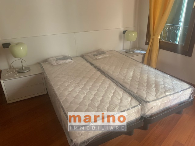 PADOVA CENTRO STORICO VIA SANTA SOFIA  Appartamento ristrutturato in elegante palazzetto di sole ...