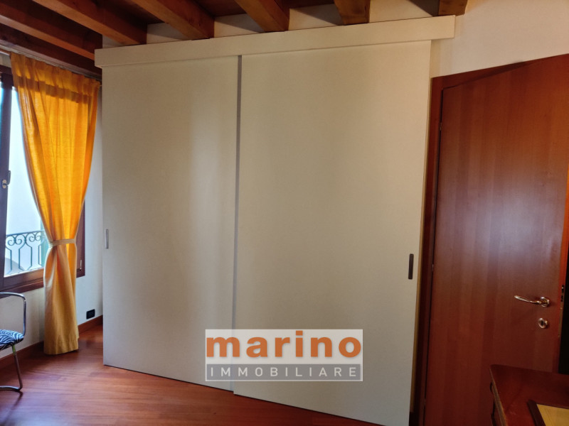 PADOVA CENTRO STORICO VIA SANTA SOFIA  Appartamento ristrutturato in elegante palazzetto di sole ...