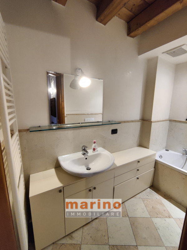 PADOVA CENTRO STORICO VIA SANTA SOFIA  Appartamento ristrutturato in elegante palazzetto di sole ...