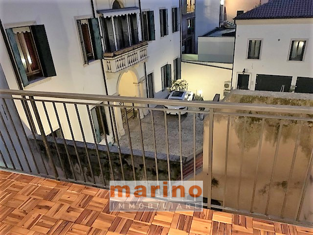 PADOVA VIA DEL SANTO 
Appartamento completamente ristrutturato e con arredo nuovo, molto luminoso...
