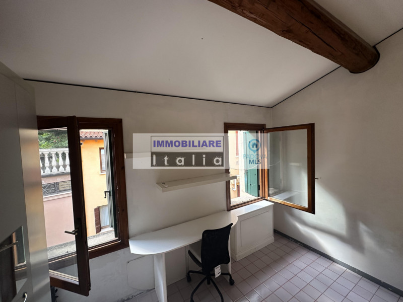 Affittasi monolocale nel cuore del centro storico di Padova, nella zona residenziale del Teatro V...