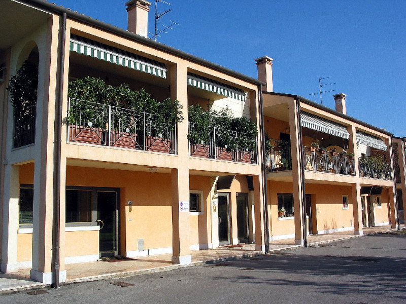 PONZANO VENETO fraz.Paderno, Via Dei Fanti, affittasi a persone referenziate con redditi document...