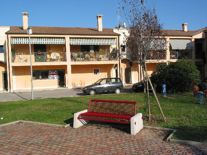 PONZANO VENETO fraz.Paderno, Via Dei Fanti, affittasi a persone referenziate con redditi document...