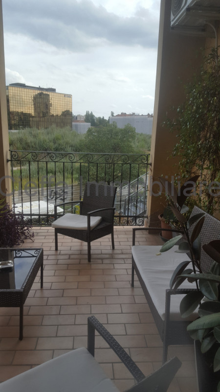 In palazzo signorile, proponiamo elegante ufficio ristrutturato al 2° piano, composto da ingresso...