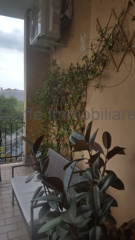 In palazzo signorile, proponiamo elegante ufficio ristrutturato al 2° piano, composto da ingresso...