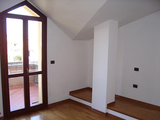 Zona centrale, tranquilla e ben servita del paese, proponiamo un appartamento su palazzina di sol...