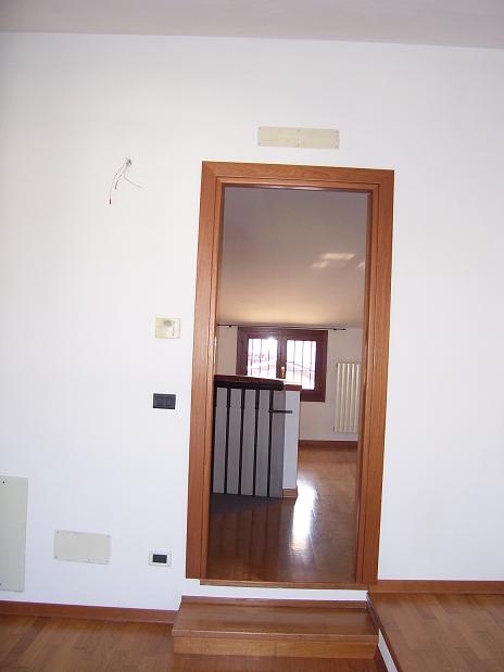 Zona centrale, tranquilla e ben servita del paese, proponiamo un appartamento su palazzina di sol...