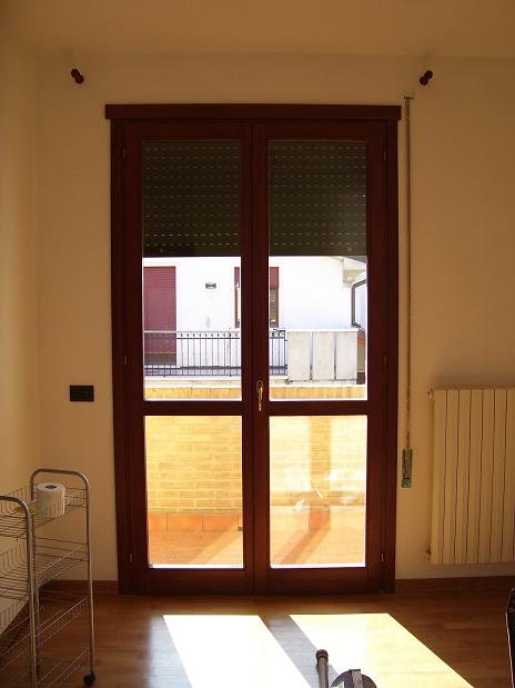 Zona centrale, tranquilla e ben servita del paese, proponiamo un appartamento su palazzina di sol...